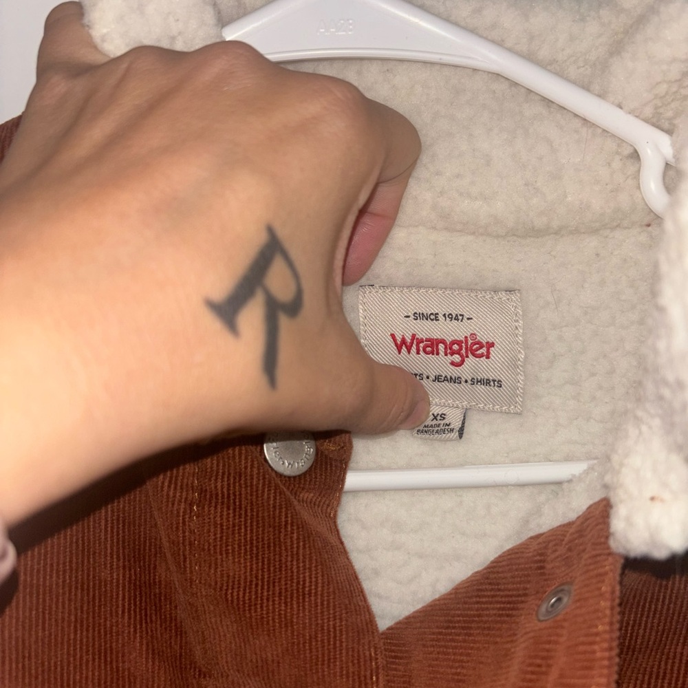 Wrangler Corduroy Jacket with Sherpa Lining - Picture 4 of 5